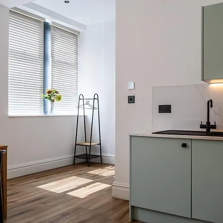 Perfect 2 Bed Flat Near Cabot Circus * Bristol