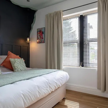 Perfect 2 Bed Flat Near Cabot Circus *
