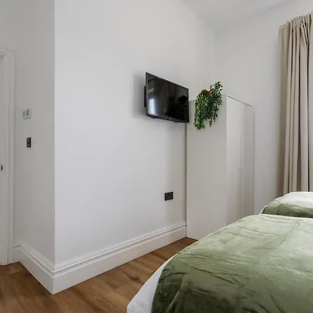 Perfect 2 Bed Flat Near Cabot Circus Appartement *