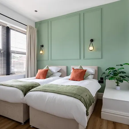 Perfect 2 Bed Flat Near Cabot Circus Appartement