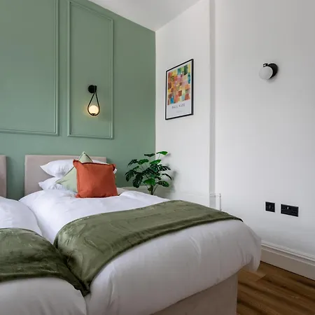 Perfect 2 Bed Flat Near Cabot Circus Appartement