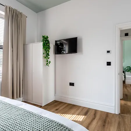 Perfect 2 Bed Flat Near Cabot Circus * Bristol